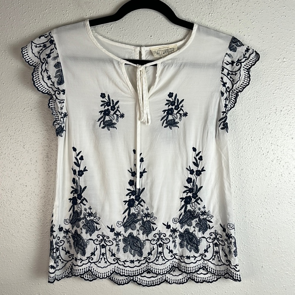 Sweet wanderer embroidered top size S scalloped cap sleeves tie front